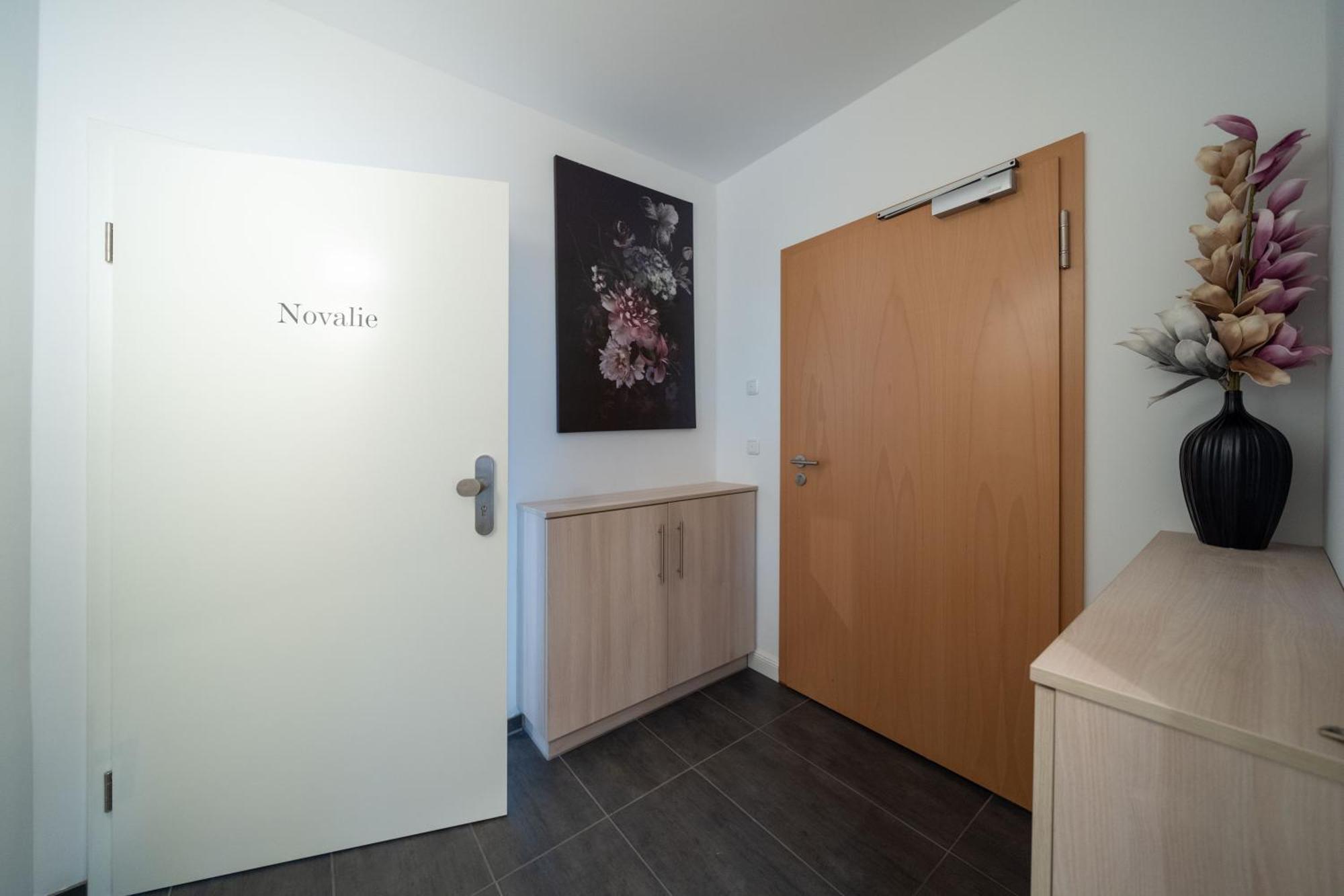 Moebliertes Wohnen - Novalie Apartment รอสต็อค ภายนอก รูปภาพ